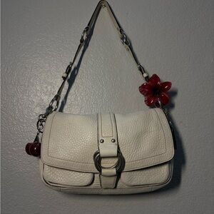 Coach Elegant White Leather Shoulder Bag